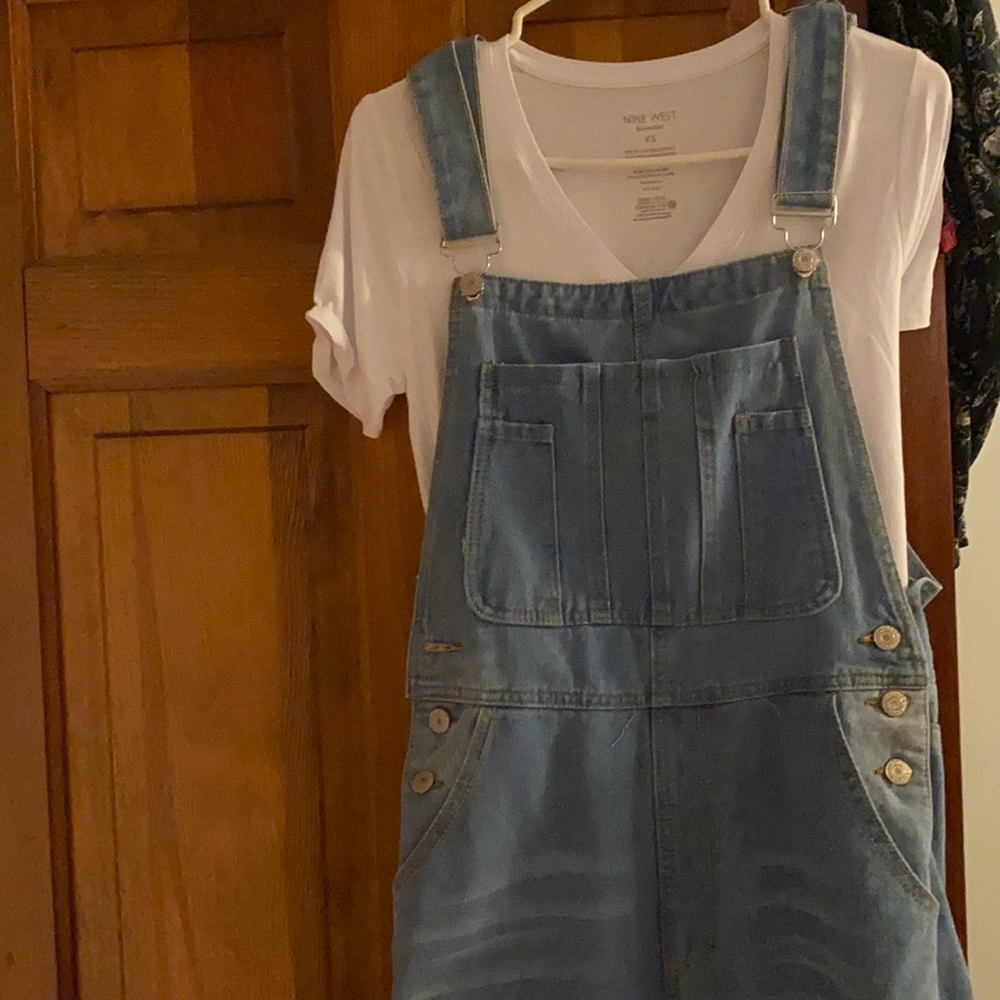 Woman’s overalls brand new so cute